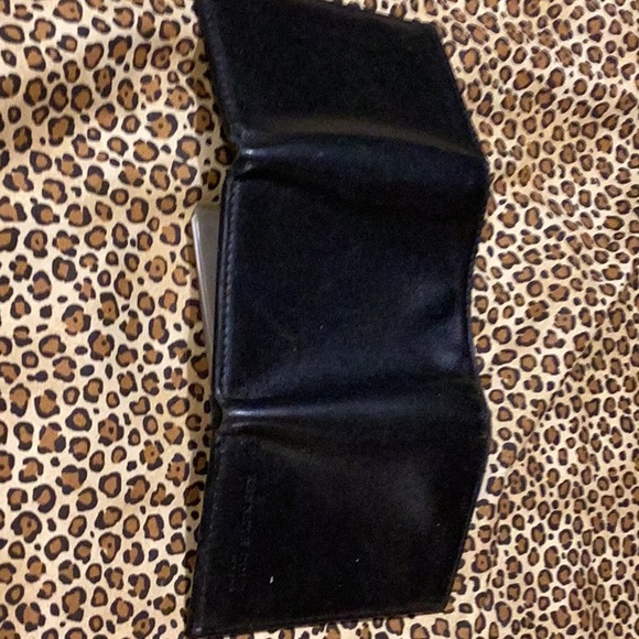 Very nice like new soft leather Black Kenneth Cole men’s wallet w picture area. - Picture 2 of 7